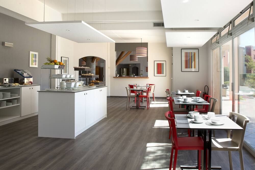 أوتل دو فيليدج كاتالان