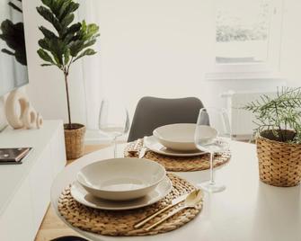 Stilvolles Apartment in ruhiger Lage - Leipzig - Dining room