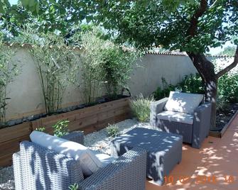 R C In a villa - Between the Rhone and the Sea - Port-Saint-Louis-du-Rhône - Patio