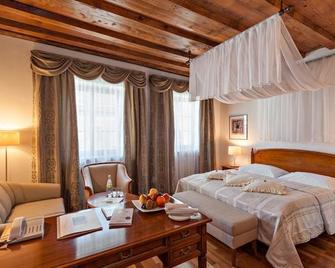 Hotel Restaurant Lilie - Vipiteno - Habitación