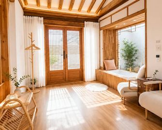 Hanok Stay Sohwa - Gyeongju