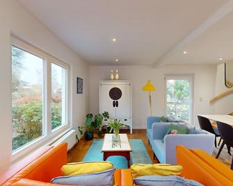 The Tile House - 2 bedroom property just south of Brussels - Sint-Genesius-Rode - Living room