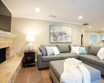 Fantastic Pool/Jac Home: 4 Ensuites, Walk 2 Disney - Anaheim - Sala de estar