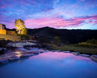 Manza Prince Hotel - Tsumagoi - Piscina