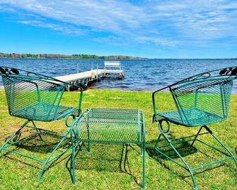 Lakeside Cabin on Lake Noquebay - Including Your Own Pier, Kayak/Canoes, & More! - Crivitz - Patio