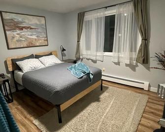 The Lovely #2 3-bedroom -1 bath 5 minutes from Hospitals and the University. - Anchorage - Bedroom