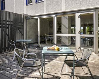 Ibis Budget Arles Sud Fourchon - Arles - Patio