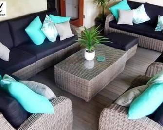 'Riverbend Suites' Byron Hinterland Retreat - Mullumbimby - Living room