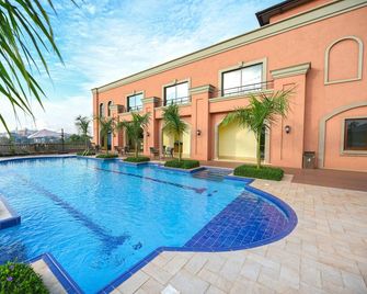 Mestil Hotel & Residences - Kampala - Havuz
