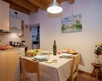 Appartamento Centro Storico Riva - Riva del Garda - Sală de mese