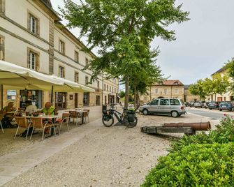Hôtel Restaurant Le Commerce - Navarrenx