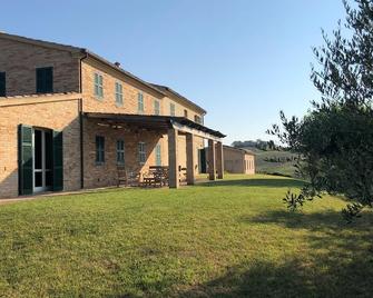 Idyllic Marche Hillside Villa - Jesi - Edificio