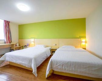 7Days Inn Qionghai Bus Station - Qionghai - Slaapkamer