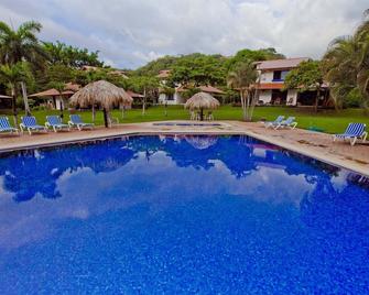 Casa Las Sirenas, Beautiful 3 Bedroom Beachfront Villa - Potrero - Piscina