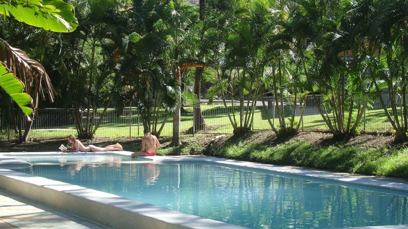 Base Backpackers Airlie Beach Resort