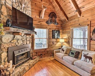 Stunning Ellijay Cabin with Community Amenities - Ellijay - Sala de estar