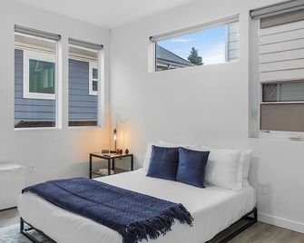 Balerion's Shadowed Suite - Seattle - Bedroom