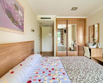 Pontus Veteris - סנשנשו