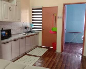 Homestay Tok Abah Seri Iskandar - Seri Iskandar - Kitchen
