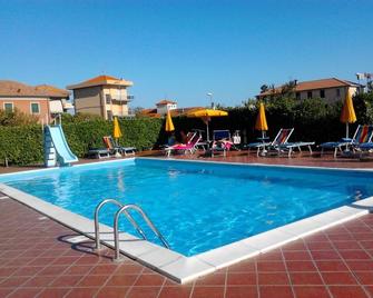 Residence Mizar 2 - Pietra Ligure - Piscina