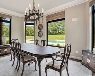 Experience the charm of Kentucky with cosy stay! - Nicholasville - Eetruimte