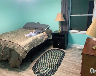 7 acre Farm in Strasburg, Virginia - Strasburg - Bedroom