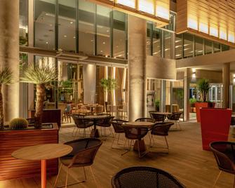 Hilton Garden Inn Chihuahua - Chihuahua - Building