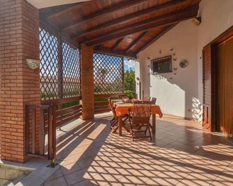 Gorgeous Home In San Giorgio With Wifi - Sciacca - Patio