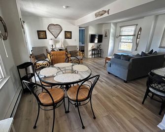 1 Off The Ocean / Steps To Ocean/ Renovated 2024 / Great Value - Beach Haven - Dining room