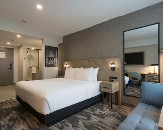 Sandman Signature Winnipeg Airport Hotel & Suites - Winnipeg - Bedroom