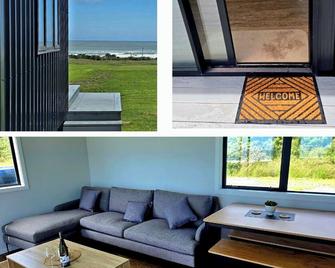 Tiny House 2 by the beach - Greymouth - Living room