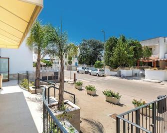 Lido Marini Rooms Affittacamere B&B - Lido Marini - Balkon