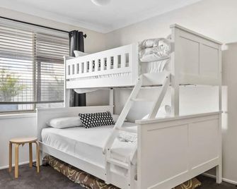 Sandy Serenity Pet Friendly - The Entrance - Bedroom