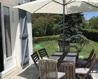 Country charm and comfort - Pécharic-et-le-Py - Patio