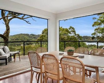 Modern Holiday Home Close to Whale Beach With Stunning Views of Pittwater - Whale Beach - Balcón