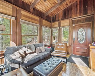 Charming Porter House in the heart of the Poconos chalet - East Stroudsburg - Salon