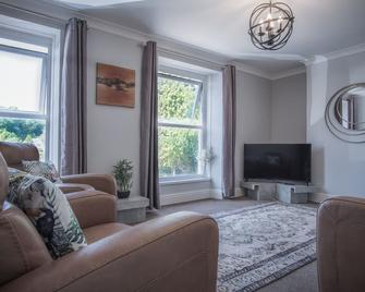 Langland Road - 2 Bedroom Town House - Swansea