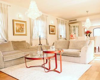Rustic villa Fiordaliso with pool in Porec - Vabriga - Sala de estar