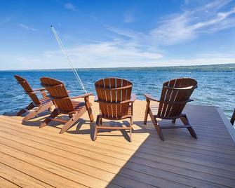 The Trottage: Modern 2 Bedroom Seneca Lake Home - Dundee - Balcón