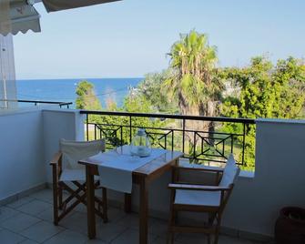 Fokais Beach Apartment - Nea Fokea - Balcony