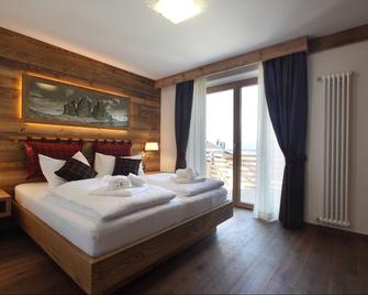 Dolomites B&b - Suites, Apartments And Spa - Tesero - Schlafzimmer