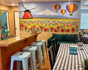 Cute Artsy7 Getaway, large parking, 20mins to OSU - Albany