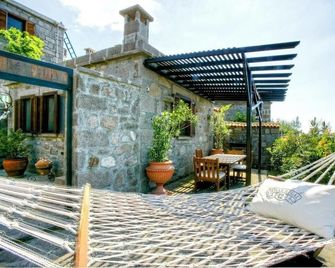 Idasos Tasodalar - Behram - Patio
