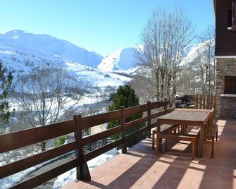Bear chalet in Poubeau 8 minutes from peyragudes, 10 minutes from luchon, mountain view - Bagnères-de-Luchon - Balcony
