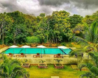 Hotel Saji-Sami - Mihintale - Piscina