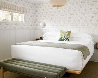 The Penny Lane - Hampton Bays - Strand