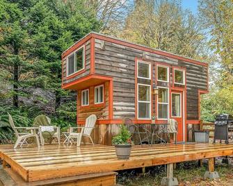 Lofted Waterfront Fun W/ Bbq Unique Northwest Vacation Rentals - Longview