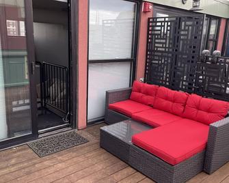 2 Bedroom 2 Full Bath 2 Story Luxury Penthouse In The Heart Of Downtown!! - Louisville
