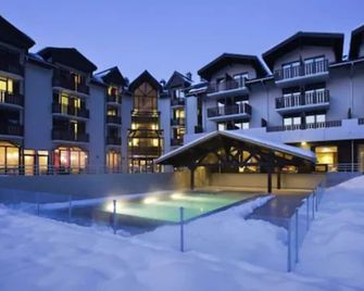 Hôtel Les Aiglons Chamonix - שאמוני מון-בלאן - בניין