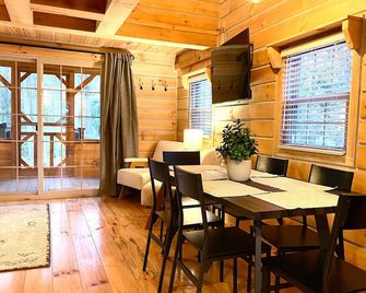 Secluded Shipshewana Log Cabin In the Woods - Shipshewana - Jídelna
